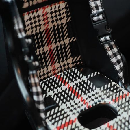 Support-telephone-voiture-zoom-siège-baquet