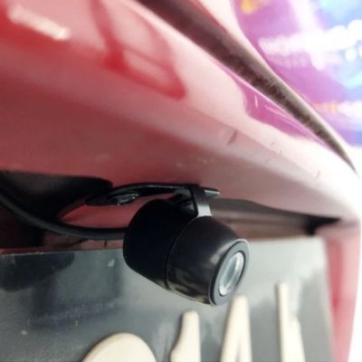 caméra pour la voiture fixé arrière voiture rouge