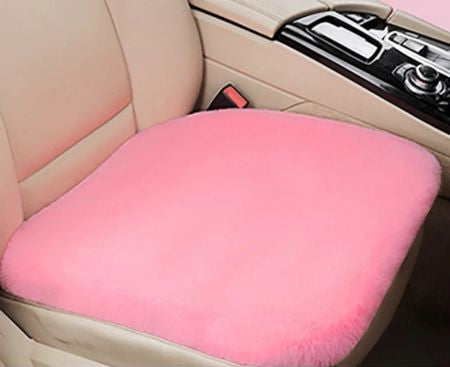 Coussin-pour-voiture-rose-sur-siège-beige