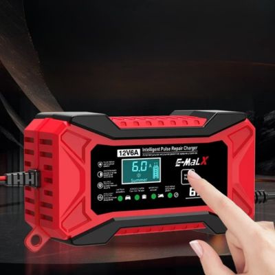 chargeur pour batterie de voiture doigt montrant écran