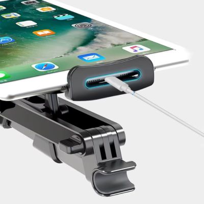 Support_tablette_voiture_branché_câble_chargement