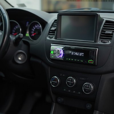 Autoradio bluetooth emboité voiture