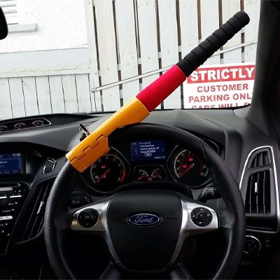 Canne antivol pour voiture volant bloqué
