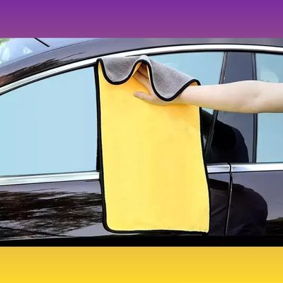 chiffon en microfibre jaune vitre voiture