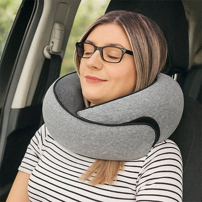 Coussin de voyage  gris femme heureuse