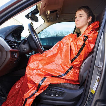 couverture de survie femme voiture froid