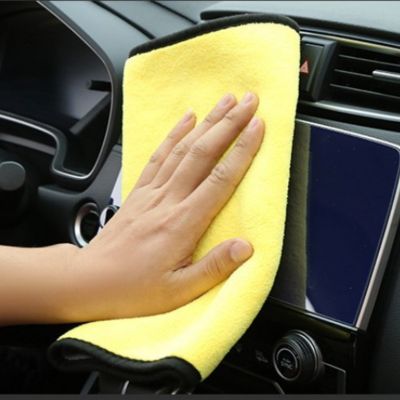 lavette microfibre jaune écran voiture