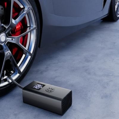 Mini compresseur voiture branché roue