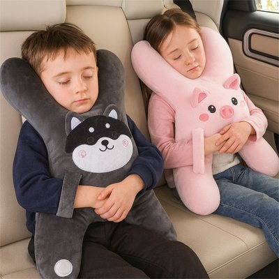 Oreiller de voyage enfant sur banquette voiture