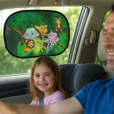 Pare-soleil voiture bébé content