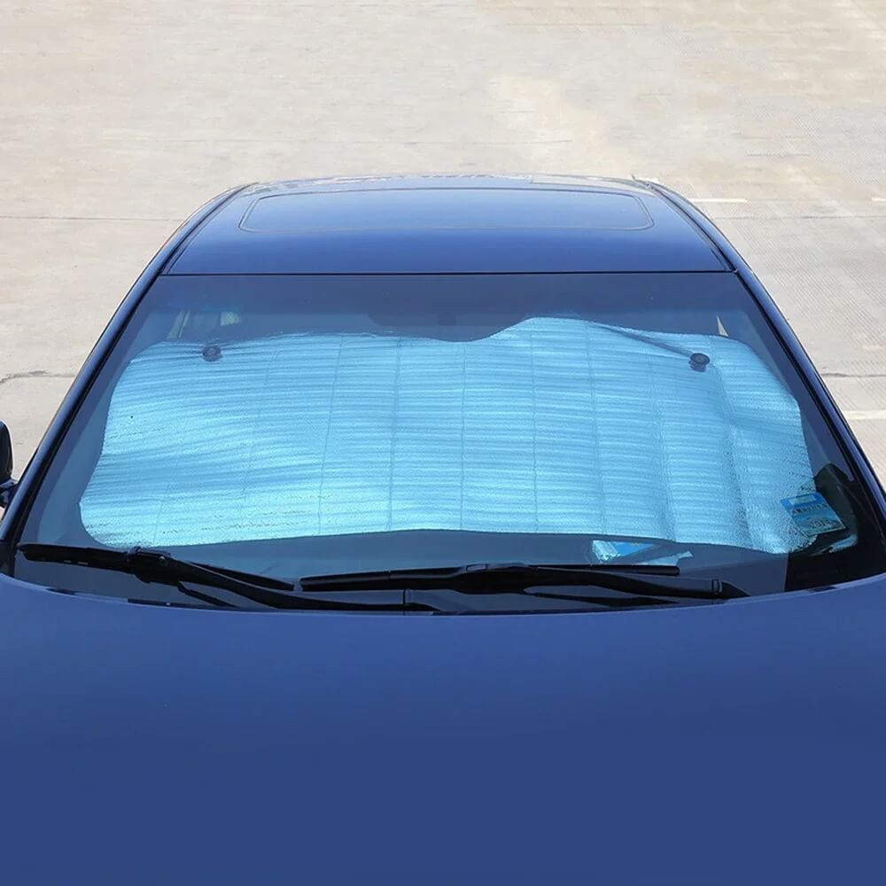 pare-soleil-voiture-fixé-pare-brise-avant