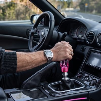 Pommeau de vitesse prise en main voiture