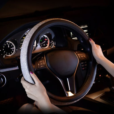 Couvre volant avec main de femme