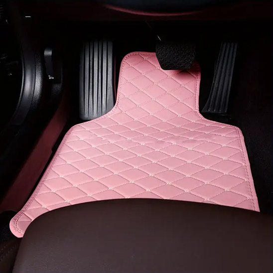tapis de voiture rose conducteur