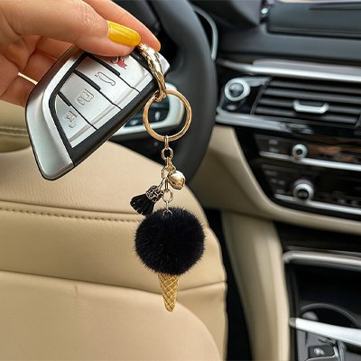 porte clés noir en forme de glace