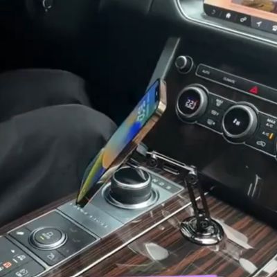 support_téléphone_magnétique_voiture_fixé_avec_portable